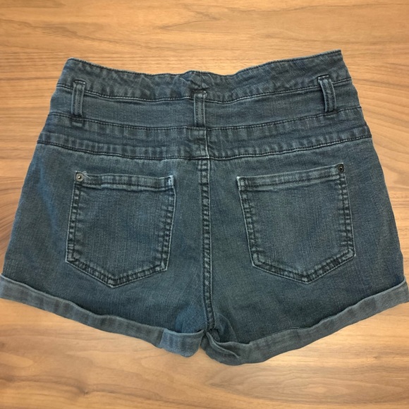 High waisted black denim shorts - Picture 2 of 3